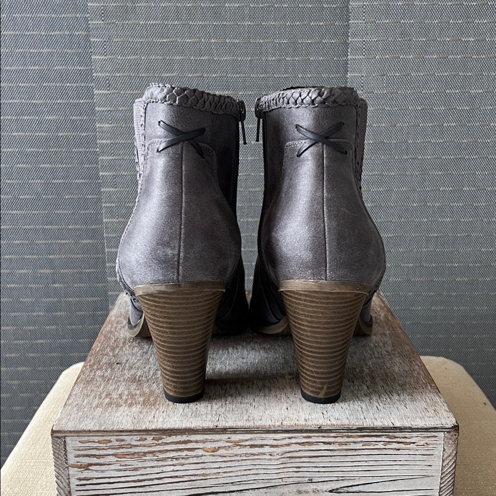 MIA Side Zip Ankle Booties - Picture 4 of 9